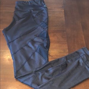 Yoga pants with mesh